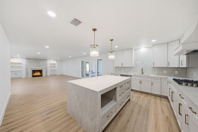 2304 Eagles Way, Pearland, TX 77581