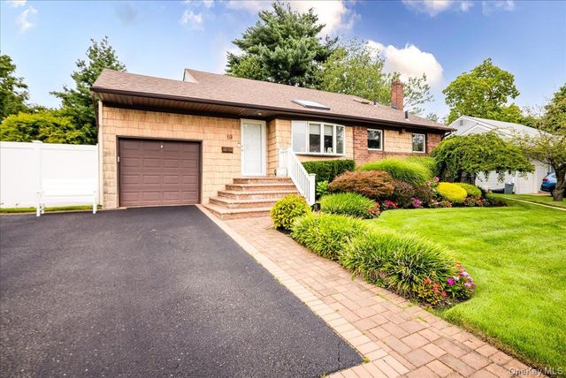 19 Jerold Street, Plainview, NY 11803