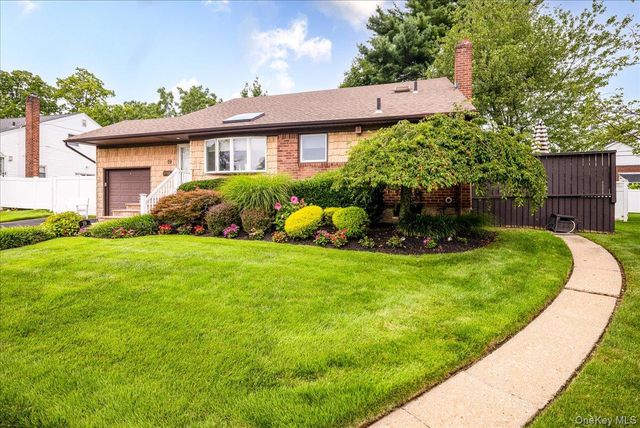 19 Jerold Street, Plainview, NY 11803