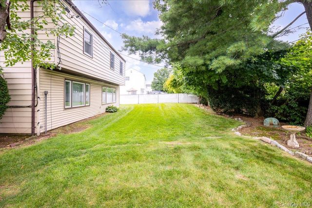 19 Jerold Street, Plainview, NY 11803