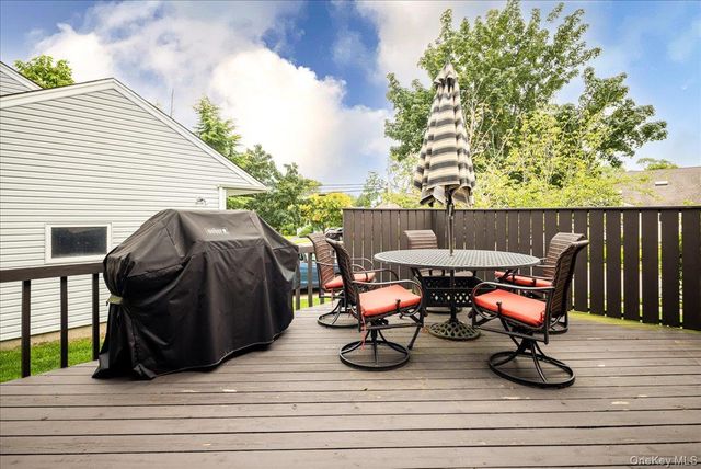 19 Jerold Street, Plainview, NY 11803