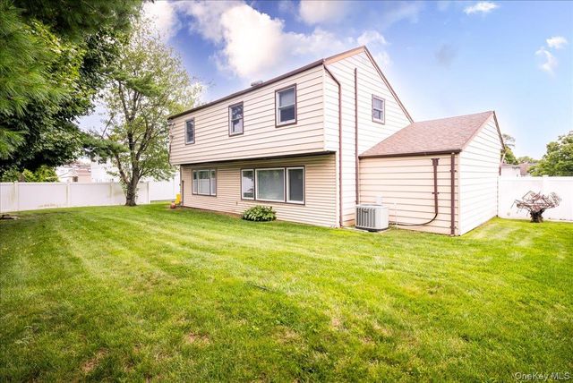19 Jerold Street, Plainview, NY 11803