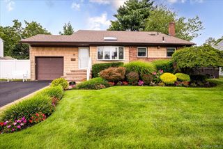 19 Jerold Street, Plainview, NY 11803