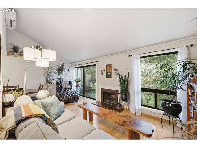 422 STONEWOOD Dr, Eugene, OR 97405