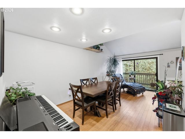 422 STONEWOOD Dr, Eugene, OR 97405