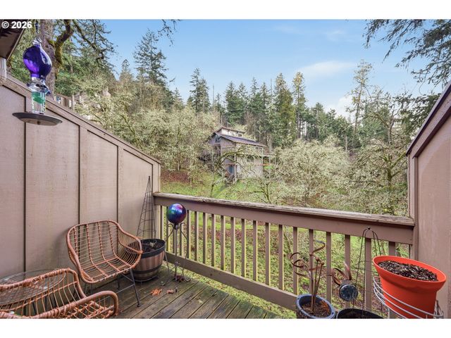 422 STONEWOOD Dr, Eugene, OR 97405