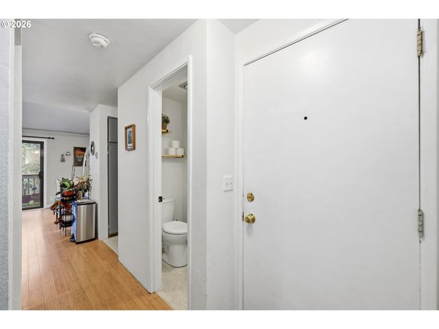 422 STONEWOOD Dr, Eugene, OR 97405