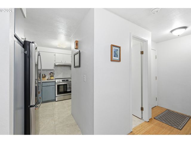 422 STONEWOOD Dr, Eugene, OR 97405