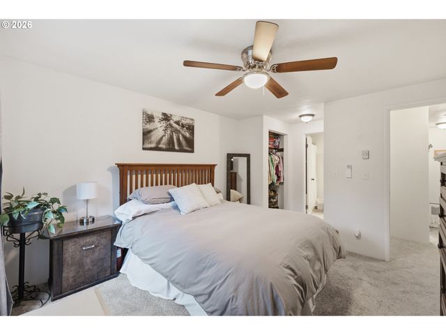 422 STONEWOOD Dr, Eugene, OR 97405