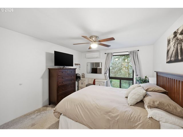 422 STONEWOOD Dr, Eugene, OR 97405