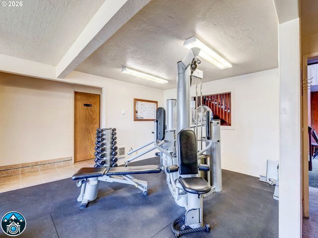 422 STONEWOOD Dr, Eugene, OR 97405