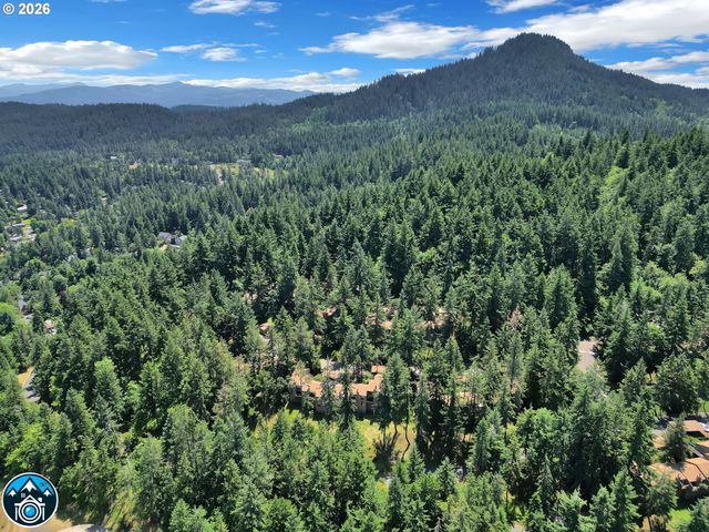 422 STONEWOOD Dr, Eugene, OR 97405