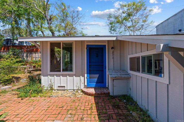 273 Hillcrest Drive, Encinitas, CA 92024