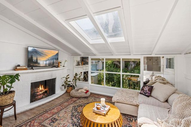 273 Hillcrest Drive, Encinitas, CA 92024