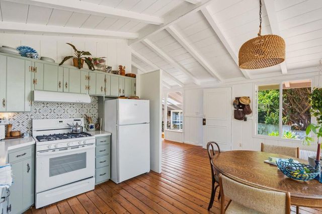 273 Hillcrest Drive, Encinitas, CA 92024