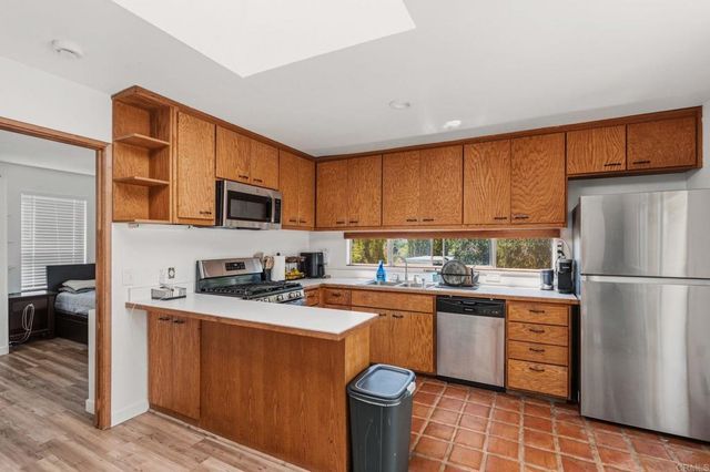 273 Hillcrest Drive, Encinitas, CA 92024