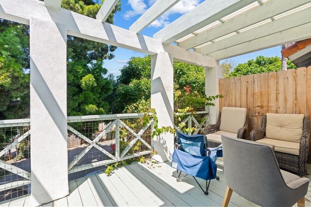 273 Hillcrest Drive, Encinitas, CA 92024