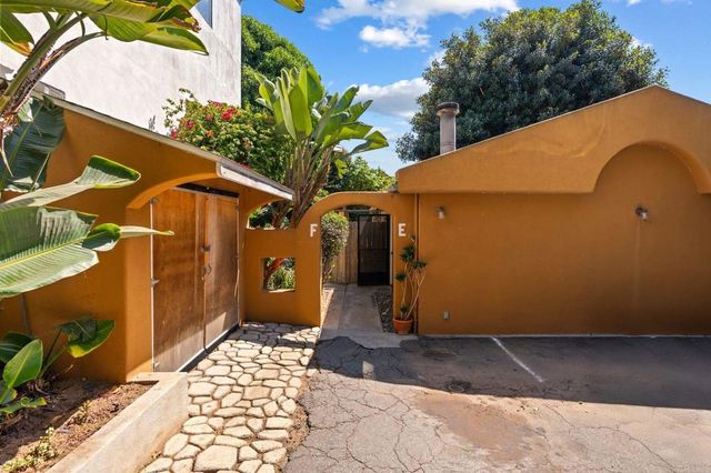 273 Hillcrest Drive, Encinitas, CA 92024