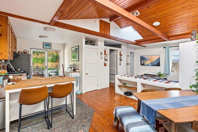 273 Hillcrest Drive, Encinitas, CA 92024