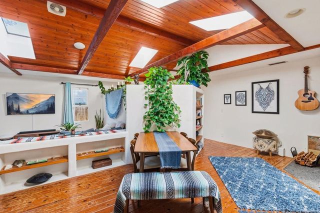 273 Hillcrest Drive, Encinitas, CA 92024