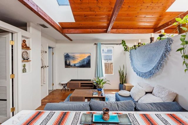 273 Hillcrest Drive, Encinitas, CA 92024