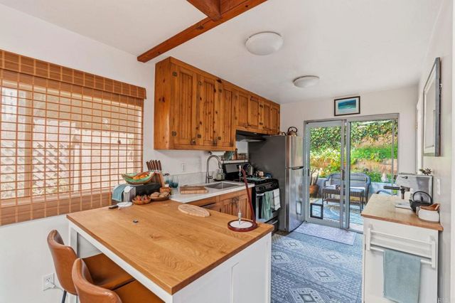 273 Hillcrest Drive, Encinitas, CA 92024