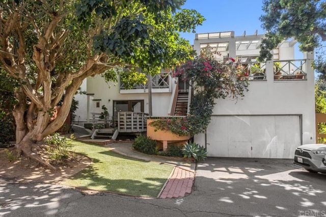 273 Hillcrest Drive, Encinitas, CA 92024