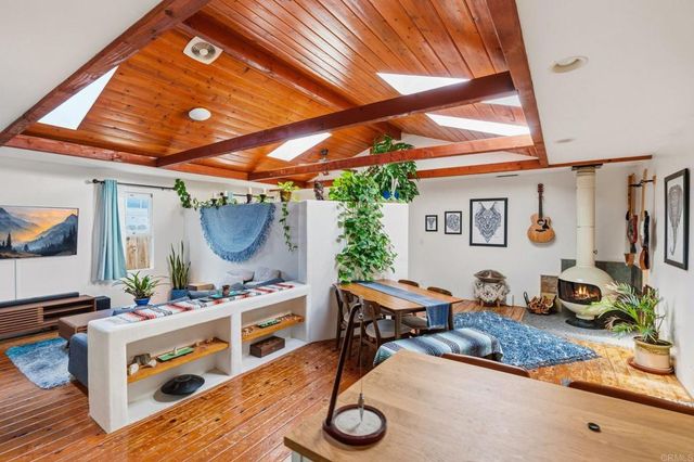 273 Hillcrest Drive, Encinitas, CA 92024