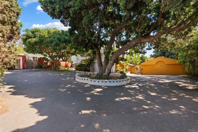 273 Hillcrest Drive, Encinitas, CA 92024