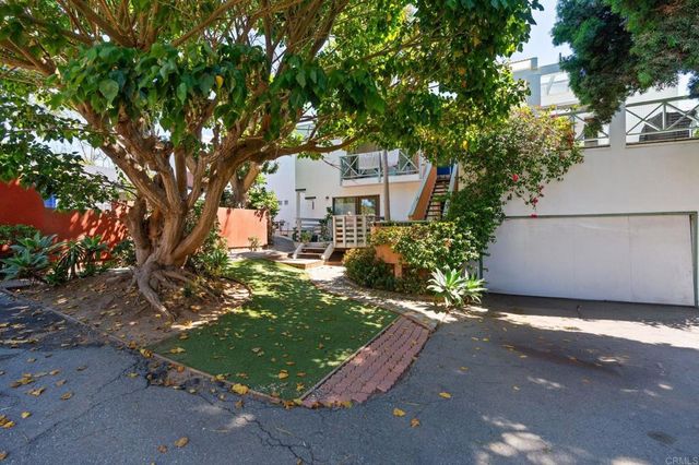 273 Hillcrest Drive, Encinitas, CA 92024