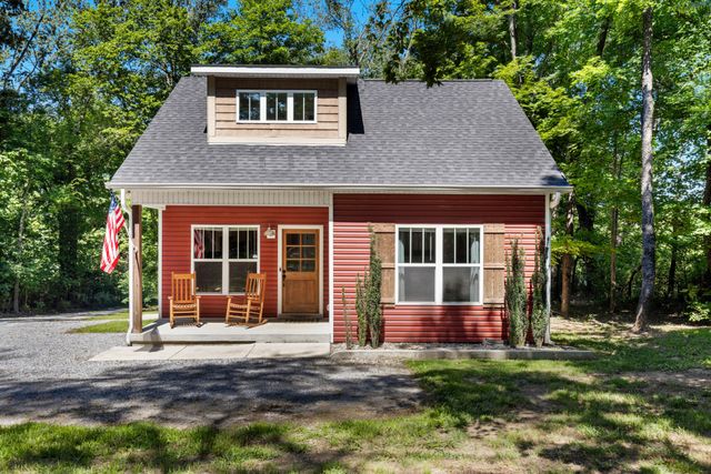 115 N Adams St, Adams, TN 37010