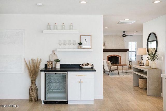 6302 E Winchcomb Drive, Scottsdale, AZ 85254