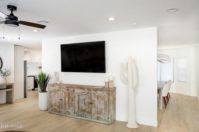 6302 E Winchcomb Drive, Scottsdale, AZ 85254