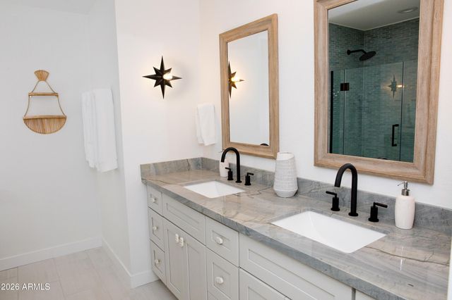 6302 E Winchcomb Drive, Scottsdale, AZ 85254