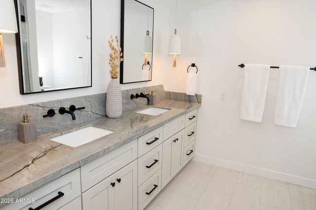 6302 E Winchcomb Drive, Scottsdale, AZ 85254