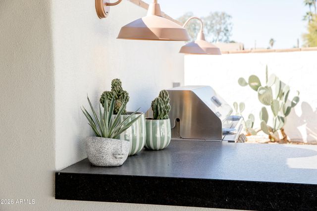6302 E Winchcomb Drive, Scottsdale, AZ 85254