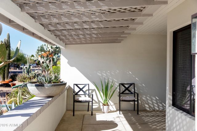 6302 E Winchcomb Drive, Scottsdale, AZ 85254