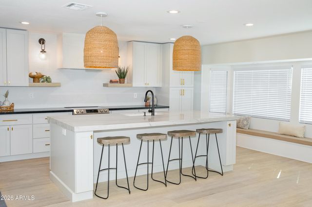6302 E Winchcomb Drive, Scottsdale, AZ 85254