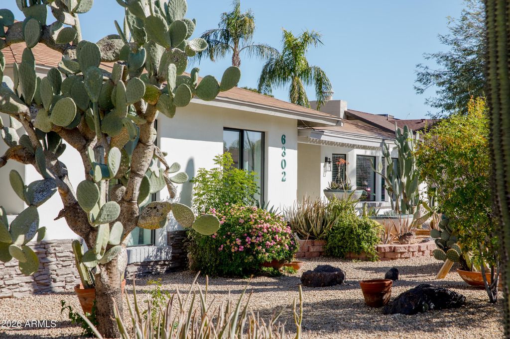 6302 E Winchcomb Drive, Scottsdale, AZ 85254