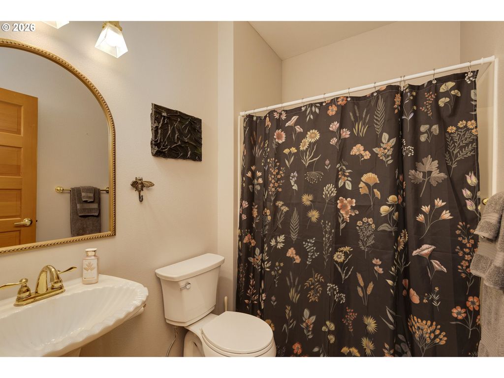 Image 8 of property listing at 1941 Sw Westvale Ct, Mc Minnville, OR 97128