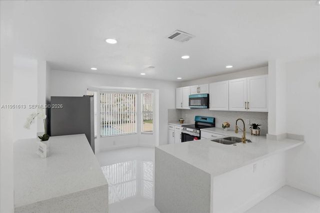 13209 NW 12th Ct, Sunrise, FL 33323