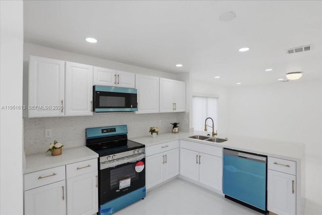 13209 NW 12th Ct, Sunrise, FL 33323