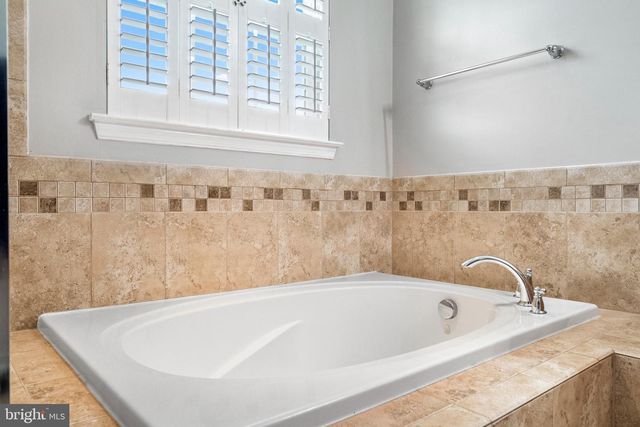 25 DON QUIXOTE DR, Charles Town, WV 25414