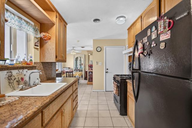 4209 28th St, Sacramento, CA 95820