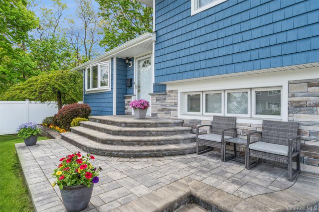 72 Lincoln Road W, Plainview, NY 11803