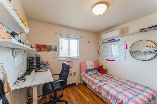 72 Lincoln Road W, Plainview, NY 11803