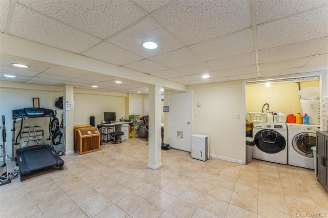 72 Lincoln Road W, Plainview, NY 11803