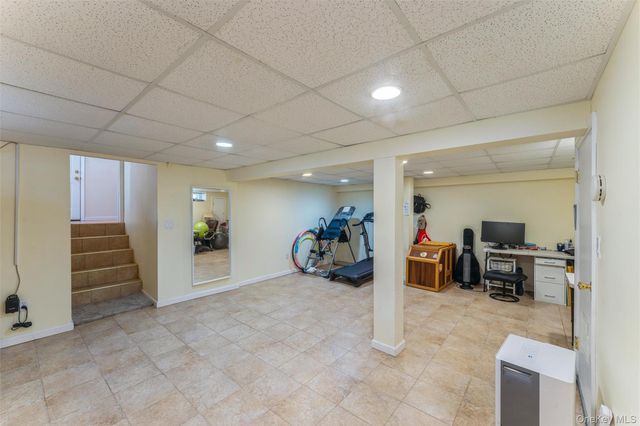 72 Lincoln Road W, Plainview, NY 11803