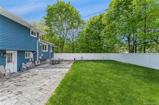 72 Lincoln Road W, Plainview, NY 11803