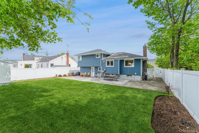 72 Lincoln Road W, Plainview, NY 11803